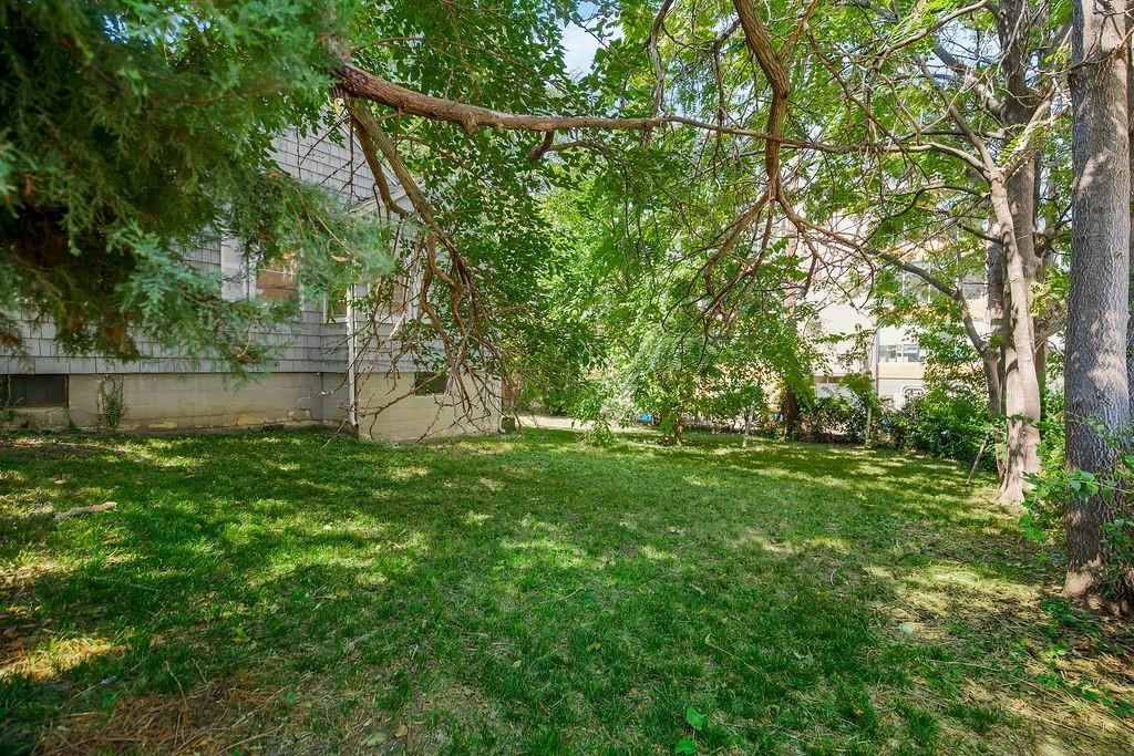 734 E 63rd Terrace — photo 20