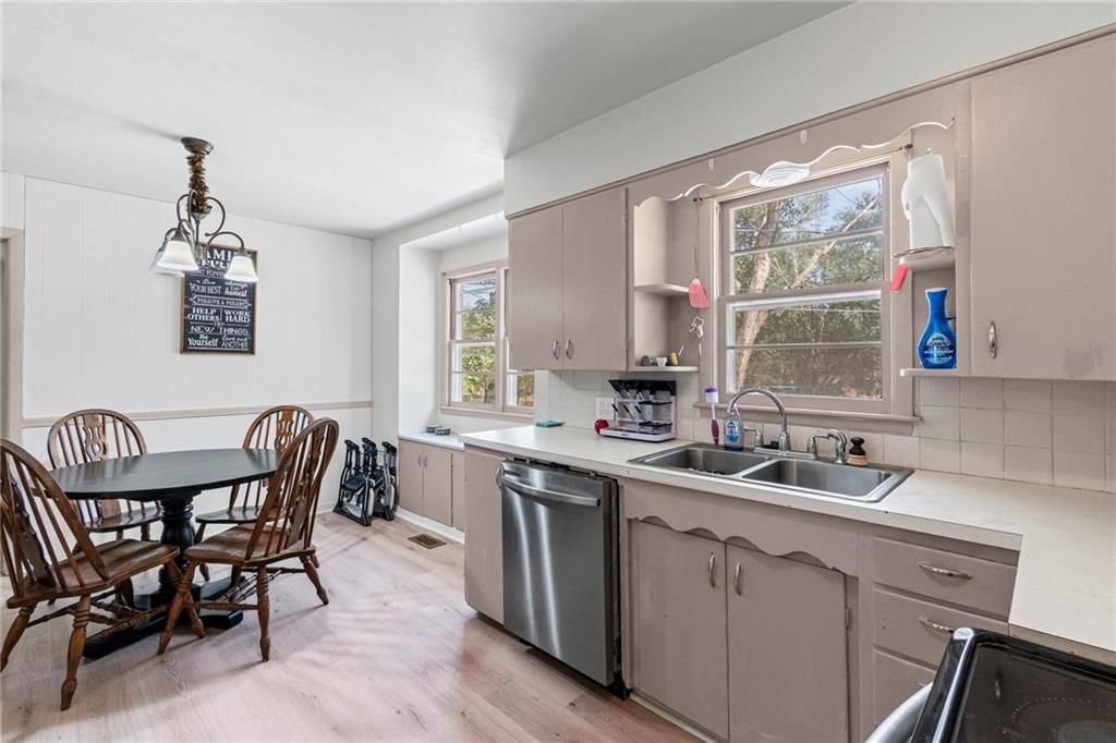 113 N Austin Street — photo 11