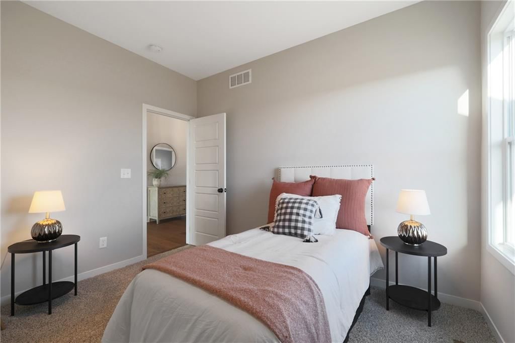 2341 NE Colonnade Avenue — photo 8