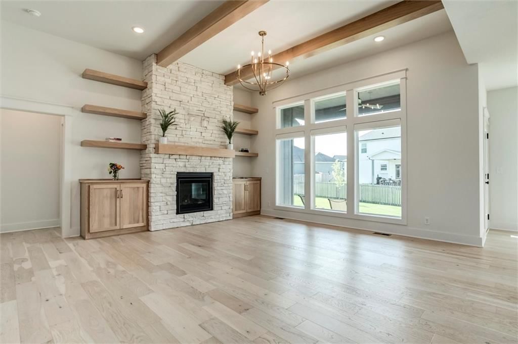 Photo 7 of 39 - 32263 W 165th Street