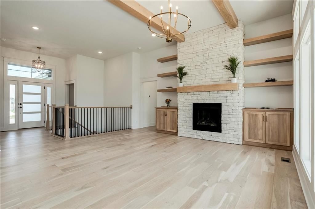 Photo 8 of 39 - 32263 W 165th Street