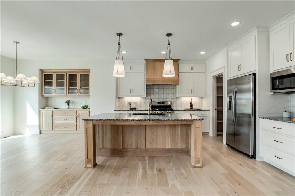 Photo 10 of 39 - 32263 W 165th Street
