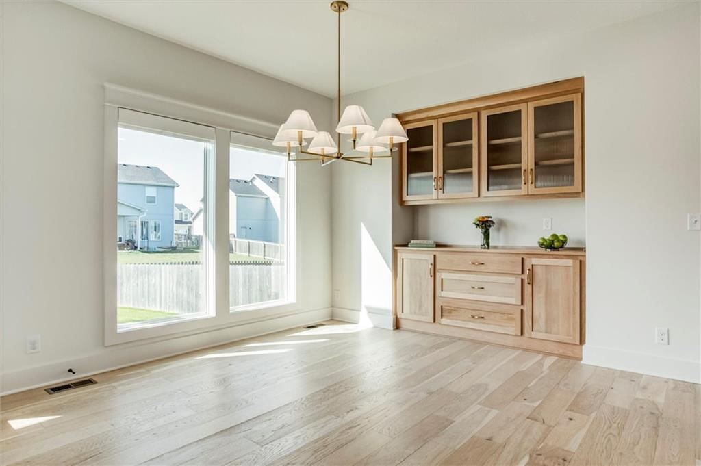 Photo 11 of 39 - 32263 W 165th Street