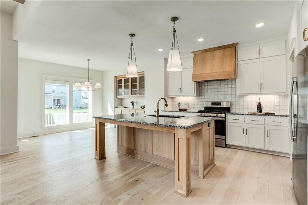 Photo 13 of 39 - 32263 W 165th Street