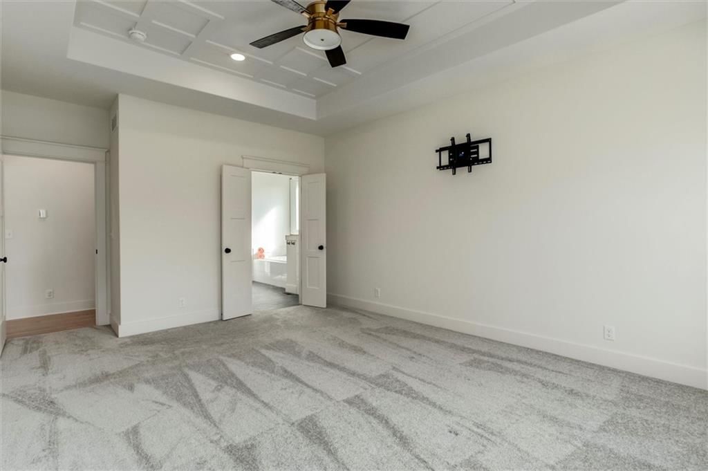 Photo 17 of 39 - 32263 W 165th Street