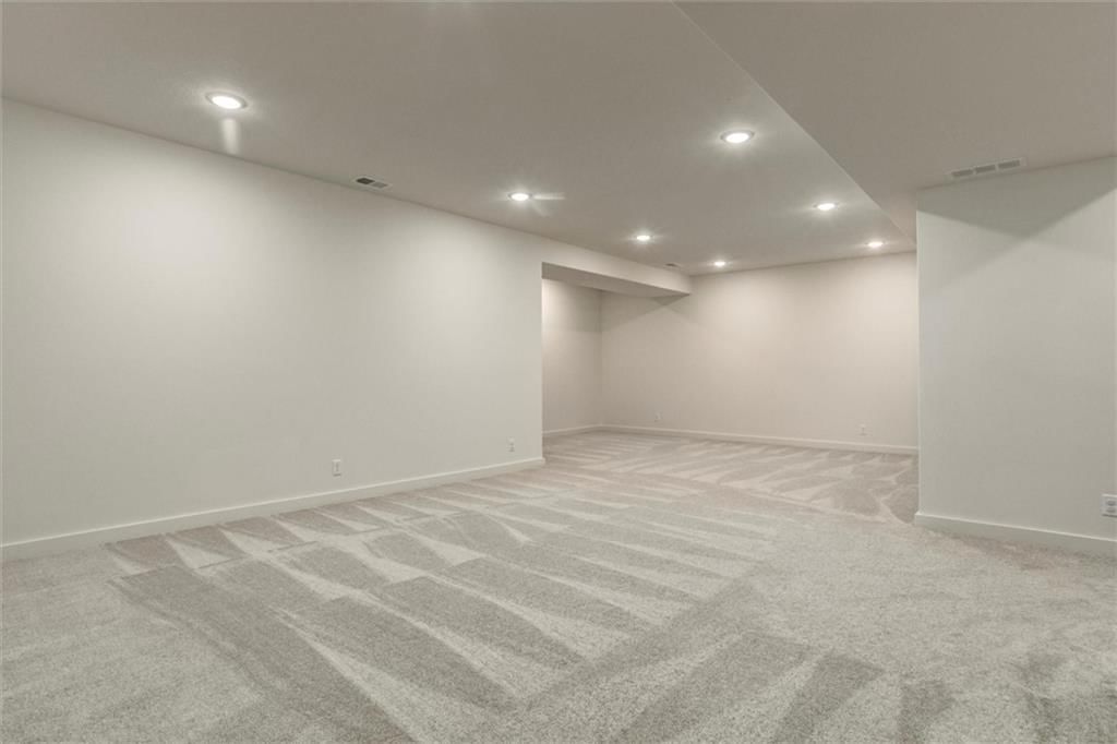Photo 27 of 39 - 32263 W 165th Street