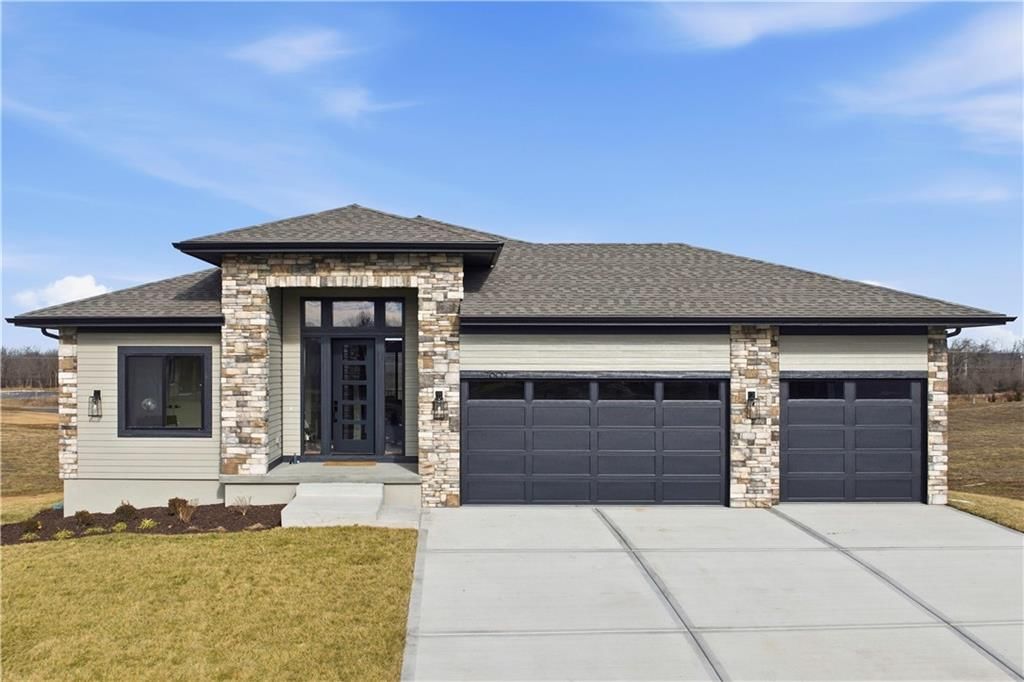 2607 NE Woodland Oak Drive, Lee's Summit, MO