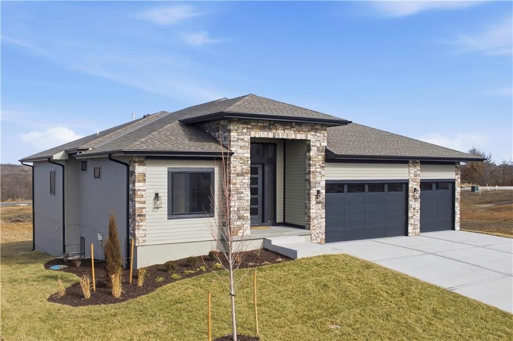 2607 NE Woodland Oak Drive — photo 2