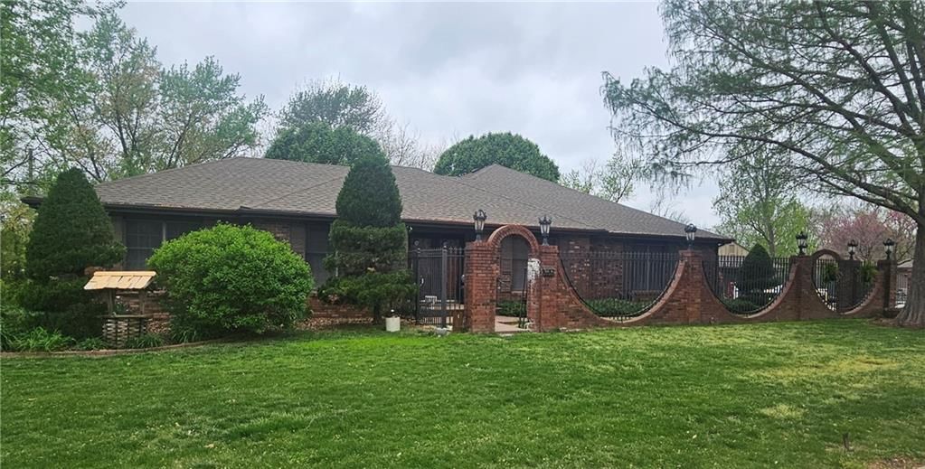 817 Elmwood Lane, Pittsburg, KS