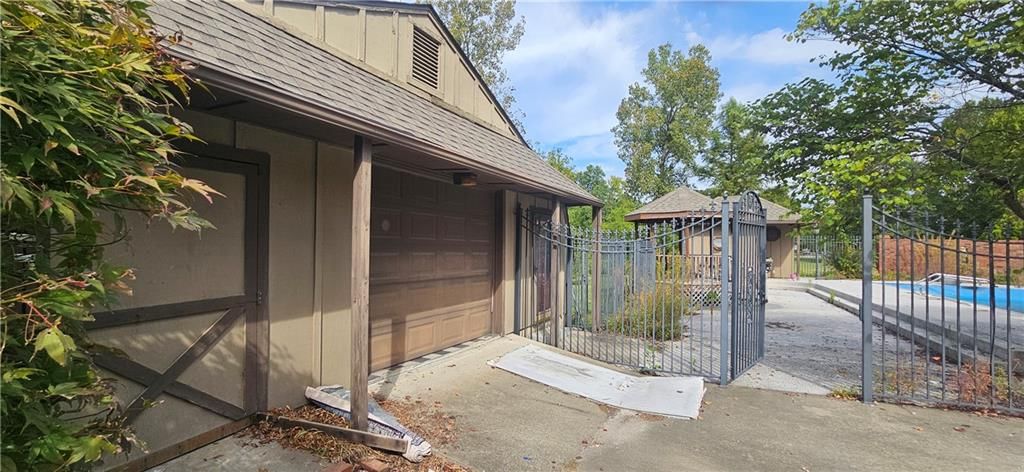 817 Elmwood Lane — photo 32