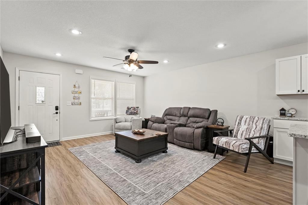 124 E Pacific Avenue — photo 6