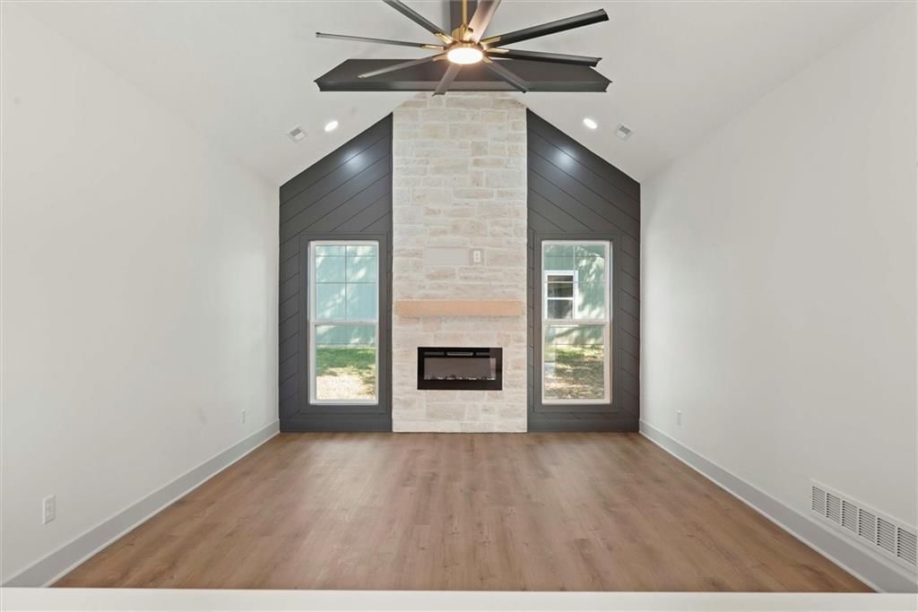 706 N Main Street — photo 3