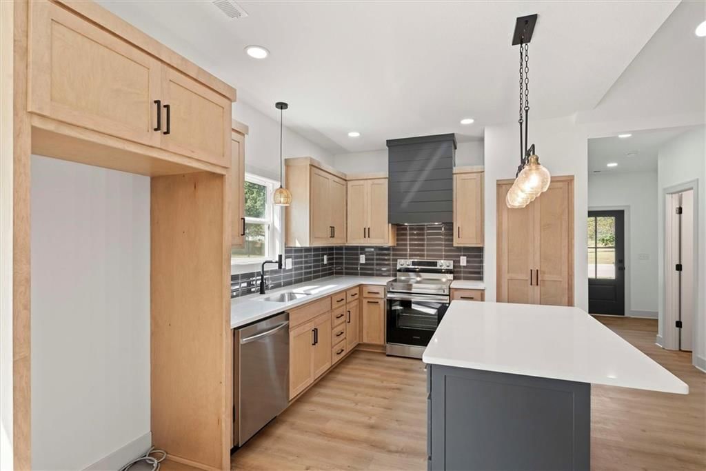 706 N Main Street — photo 10
