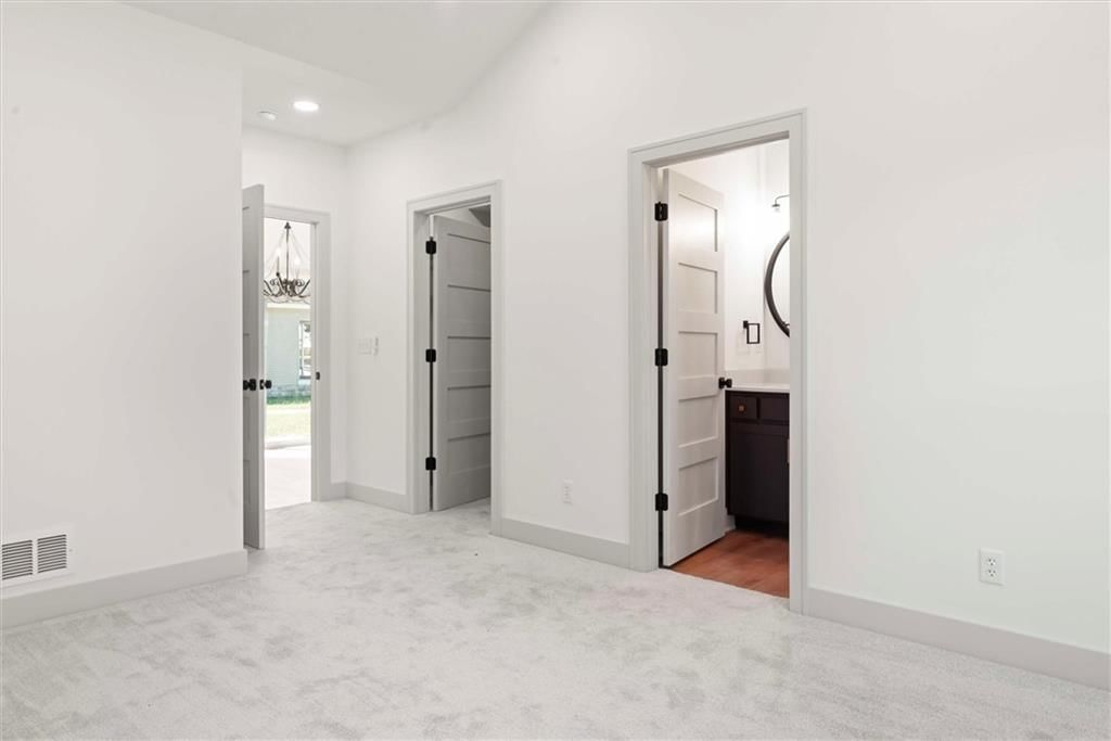 706 N Main Street — photo 13