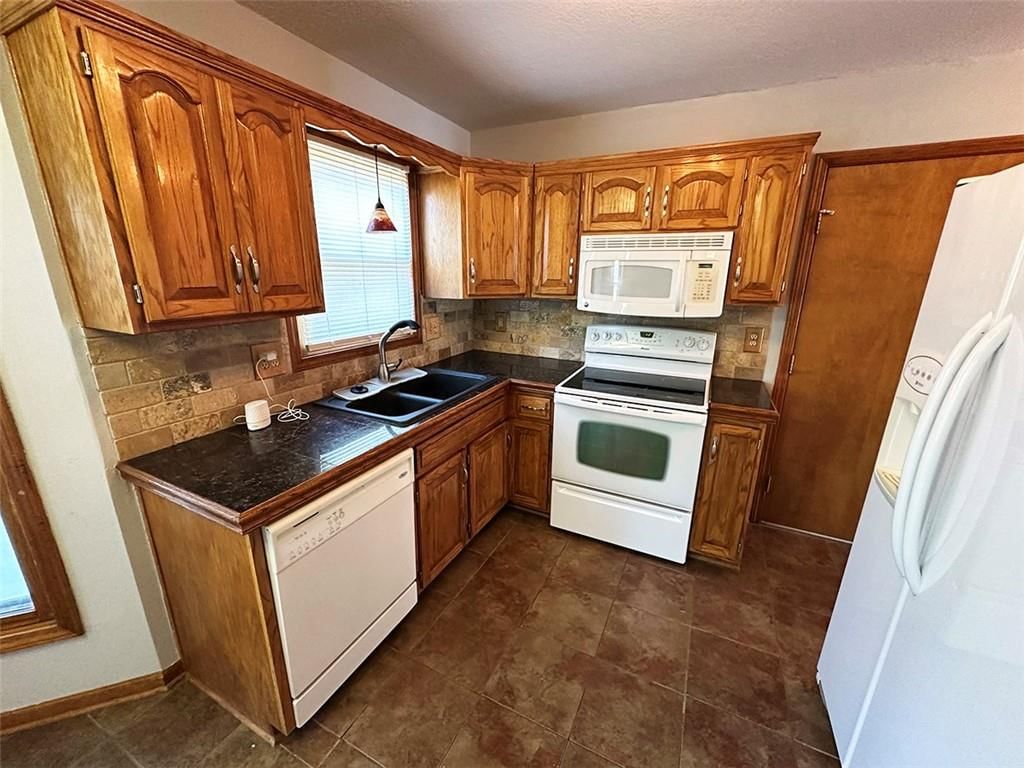 1152 SW Pacific Circle — photo 23
