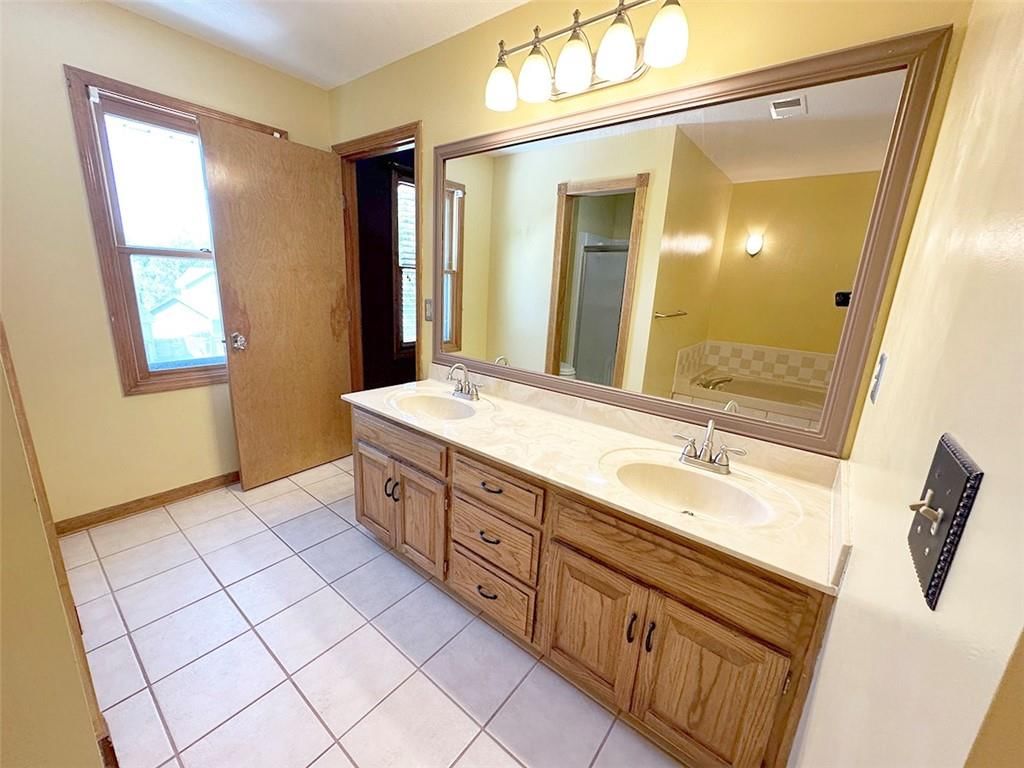 1152 SW Pacific Circle — photo 37
