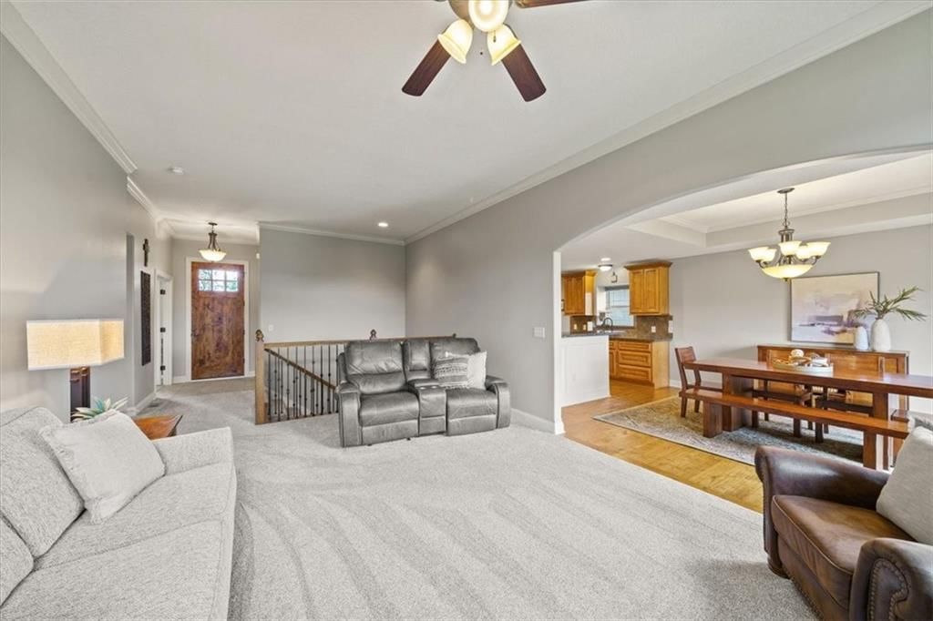 Photo 5 of 34 - 5029 Woodstock Court