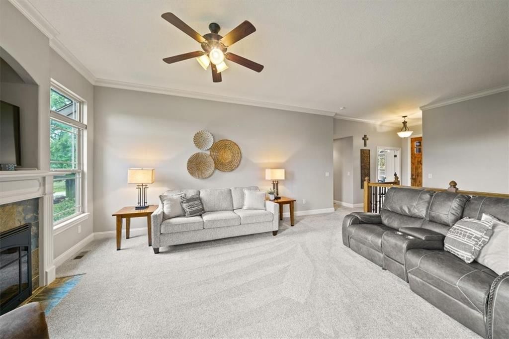 Photo 6 of 34 - 5029 Woodstock Court