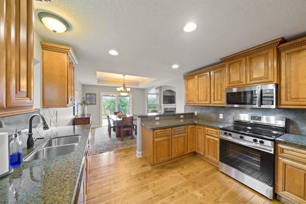 Photo 11 of 34 - 5029 Woodstock Court
