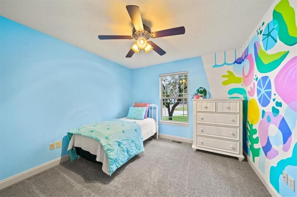 Photo 18 of 34 - 5029 Woodstock Court