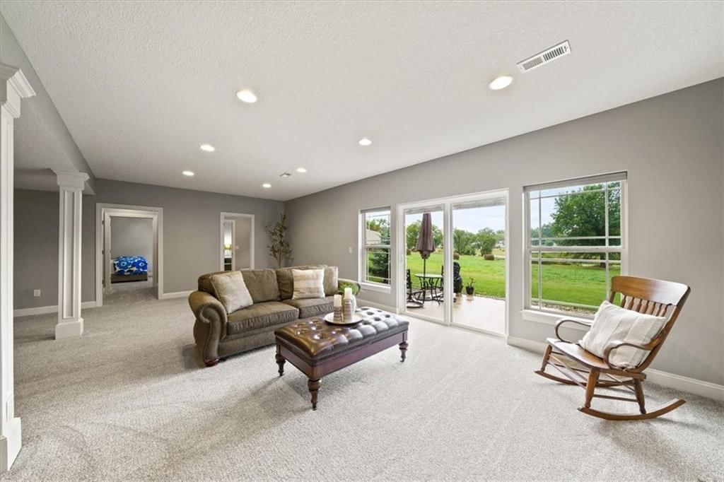 Photo 21 of 34 - 5029 Woodstock Court