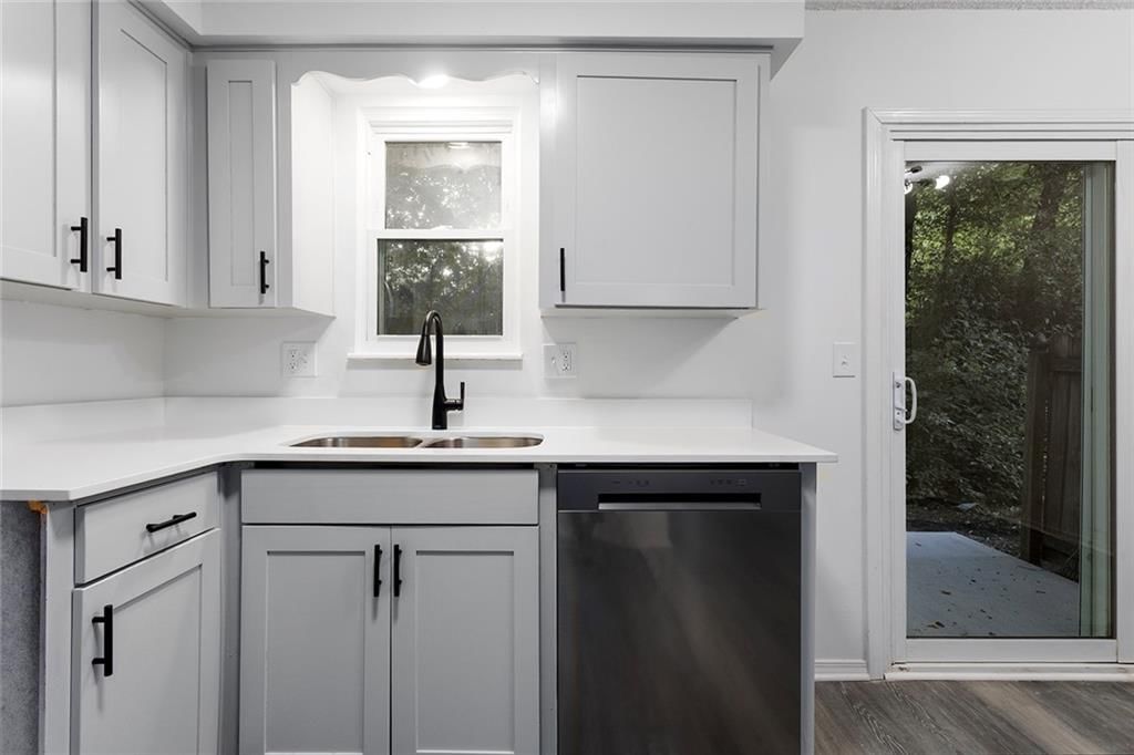 850 Lakeview Drive — photo 8