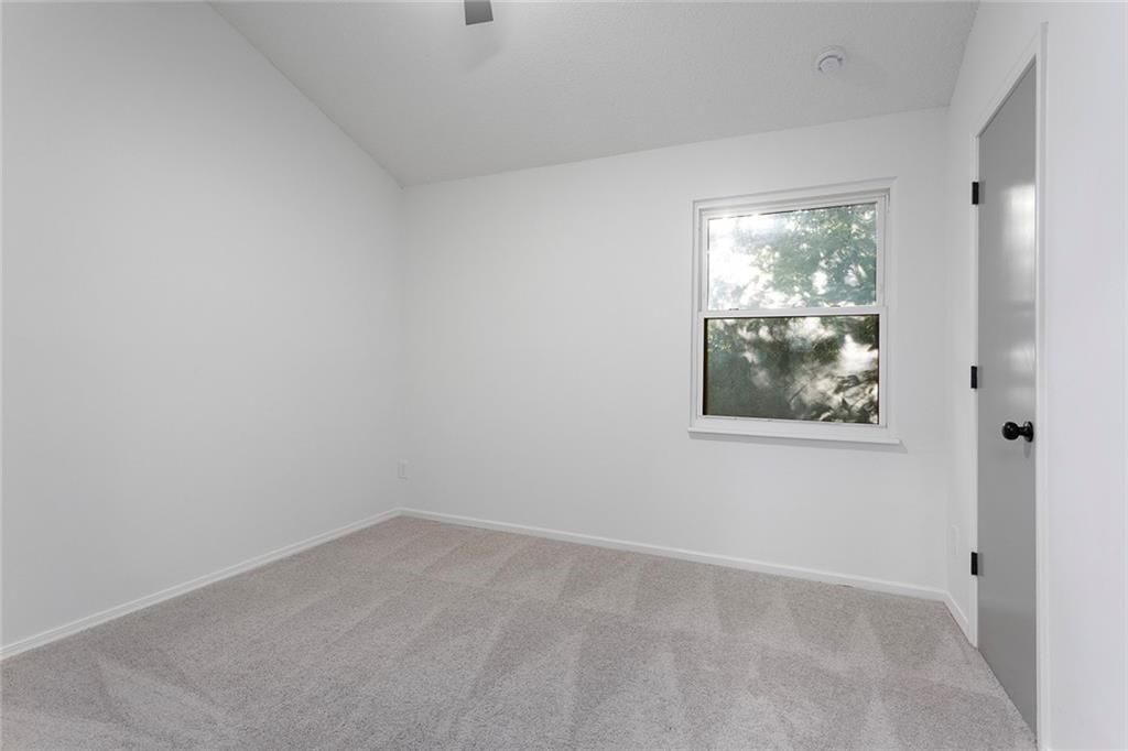 850 Lakeview Drive — photo 10