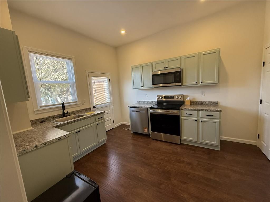 219 N 12th Street — photo 9