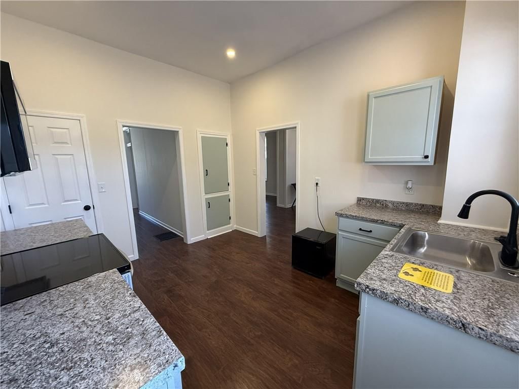 219 N 12th Street — photo 10