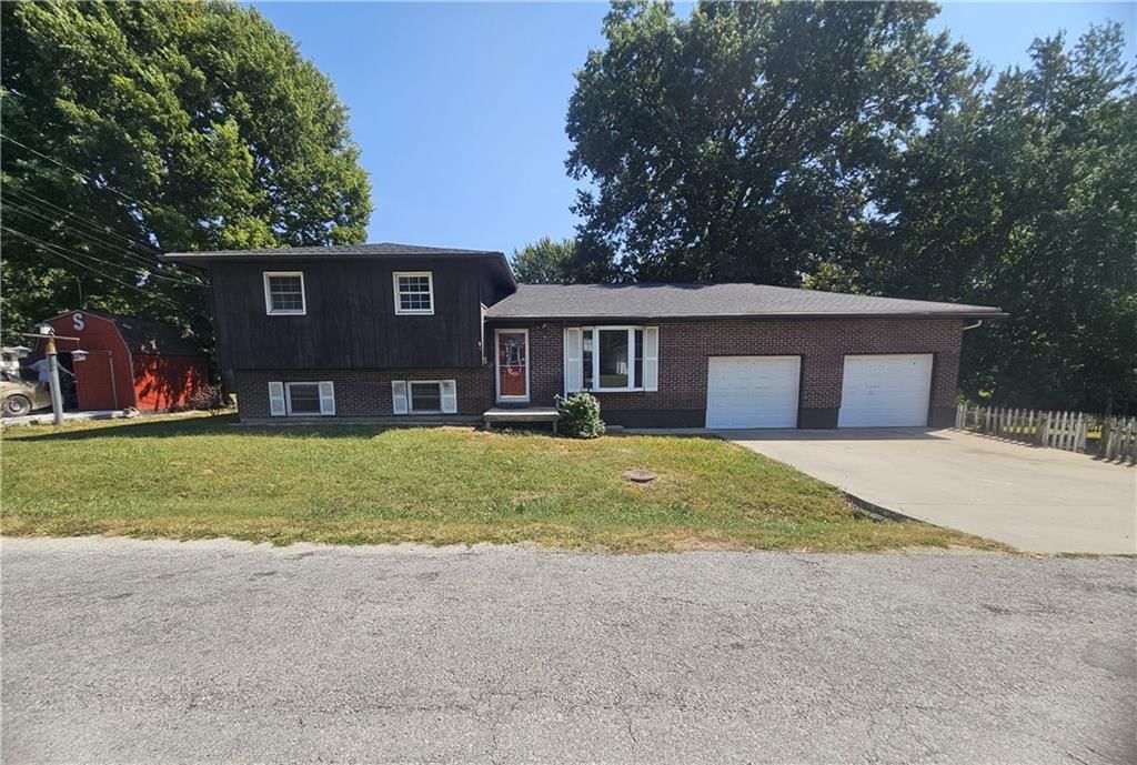 102 S Feaster Street — photo 1