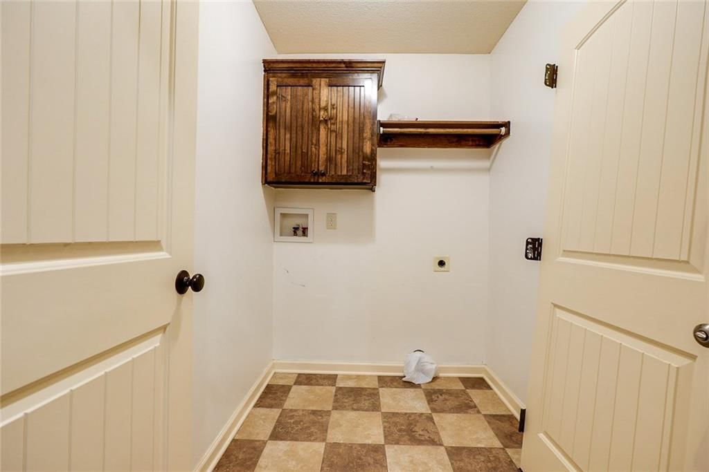 Photo 11 of 39 - 1702 Hedgewood Drive