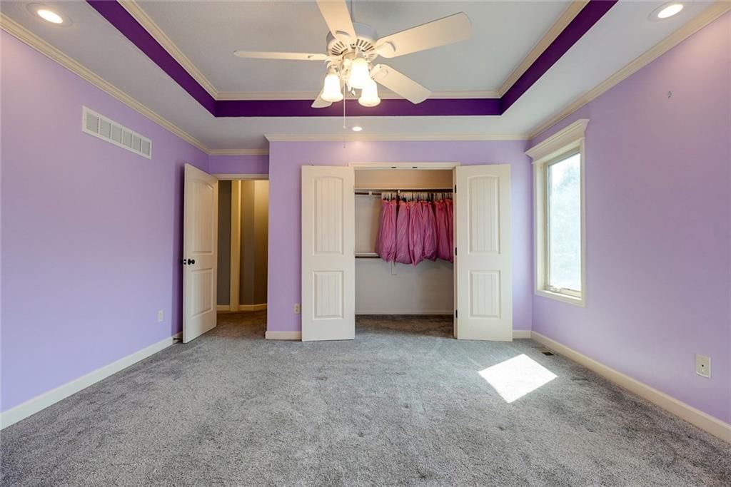 Photo 15 of 39 - 1702 Hedgewood Drive