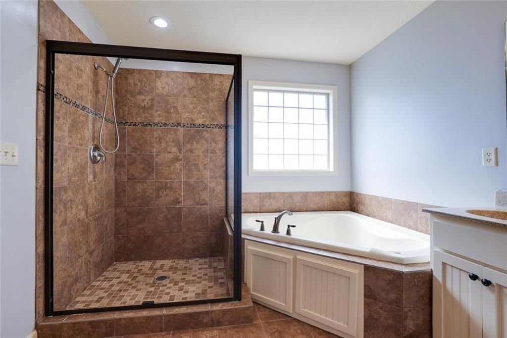 Photo 17 of 39 - 1702 Hedgewood Drive
