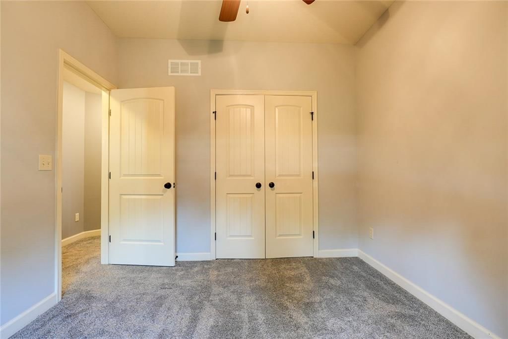 Photo 18 of 39 - 1702 Hedgewood Drive