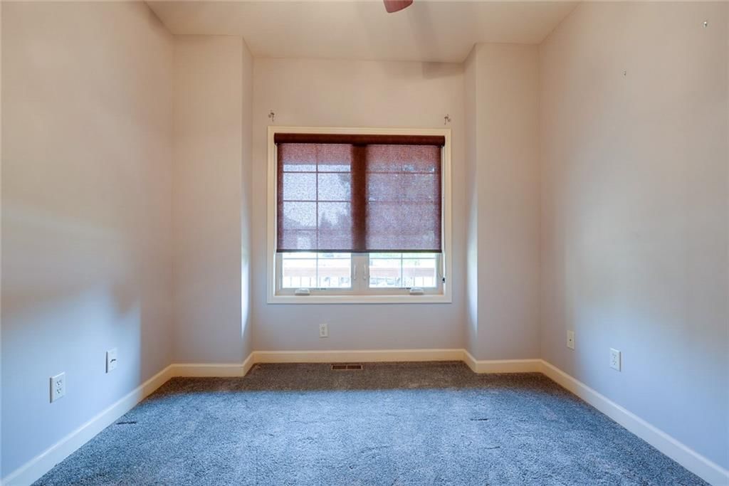 Photo 19 of 39 - 1702 Hedgewood Drive