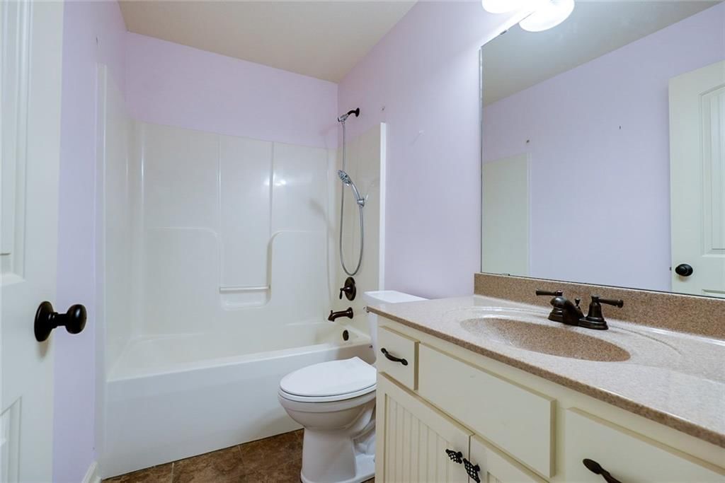 Photo 20 of 39 - 1702 Hedgewood Drive