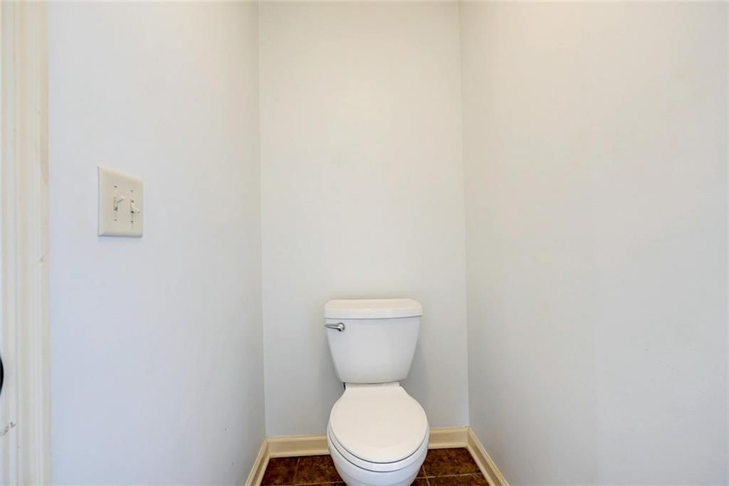 Photo 22 of 39 - 1702 Hedgewood Drive