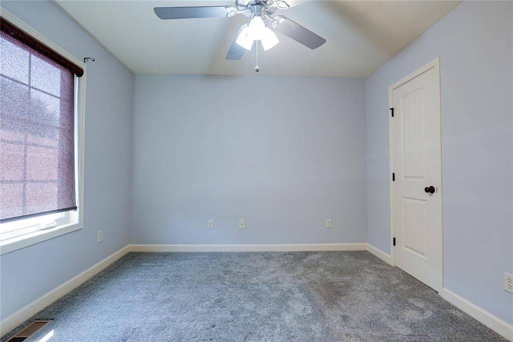 Photo 23 of 39 - 1702 Hedgewood Drive