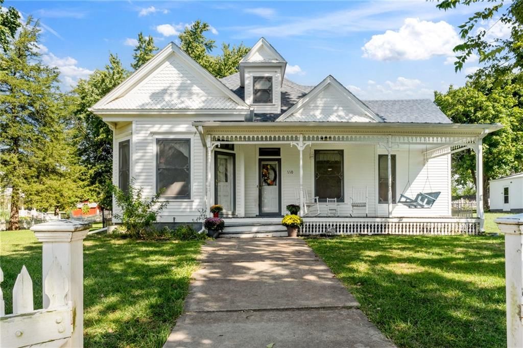 110 W Elm Street — photo 2