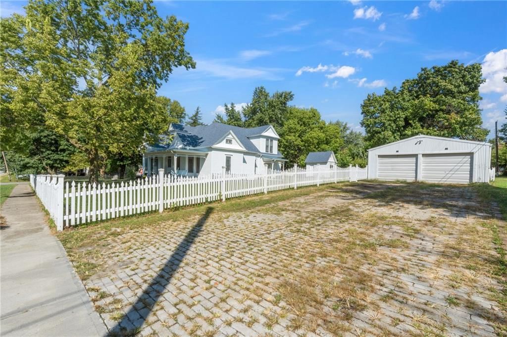 110 W Elm Street — photo 9