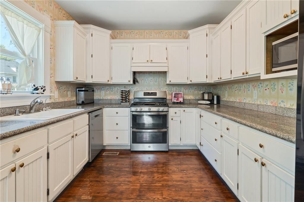 110 W Elm Street — photo 18