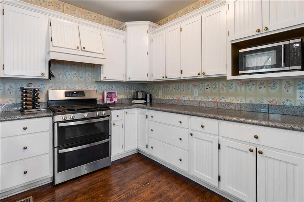 110 W Elm Street — photo 20