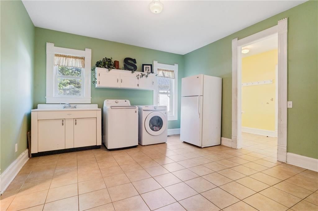 110 W Elm Street — photo 36