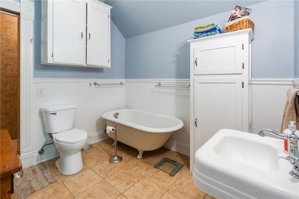 110 W Elm Street — photo 55