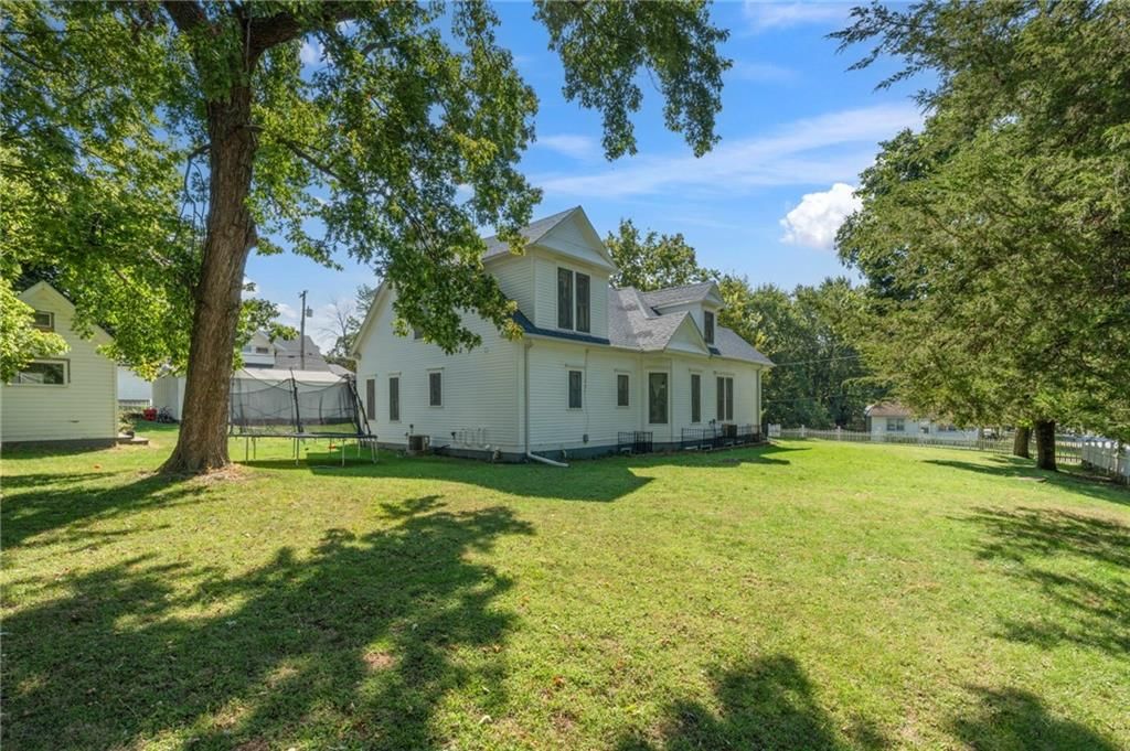 110 W Elm Street — photo 78