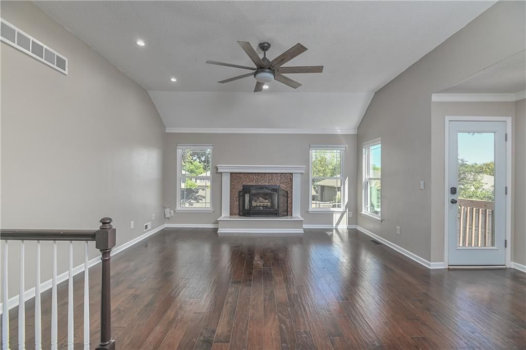 Photo 3 of 30 - 582 W Layton Street
