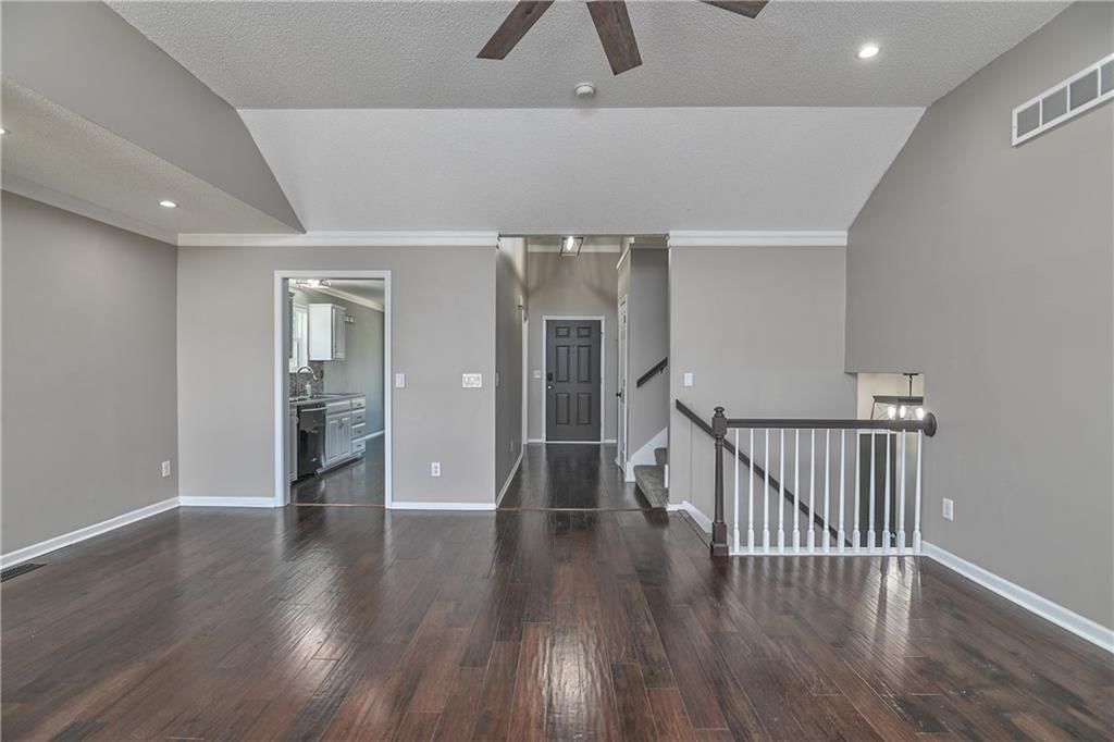 Photo 5 of 30 - 582 W Layton Street