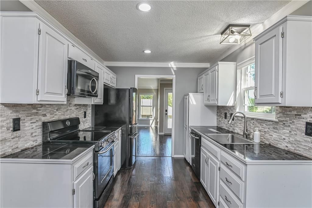 Photo 10 of 30 - 582 W Layton Street