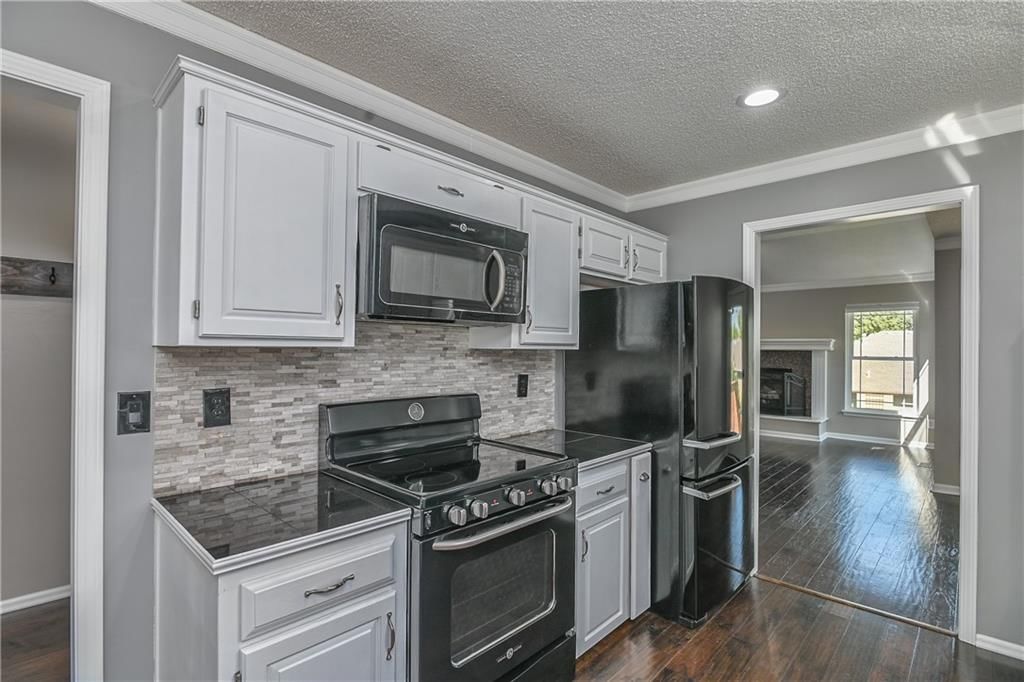 Photo 11 of 30 - 582 W Layton Street