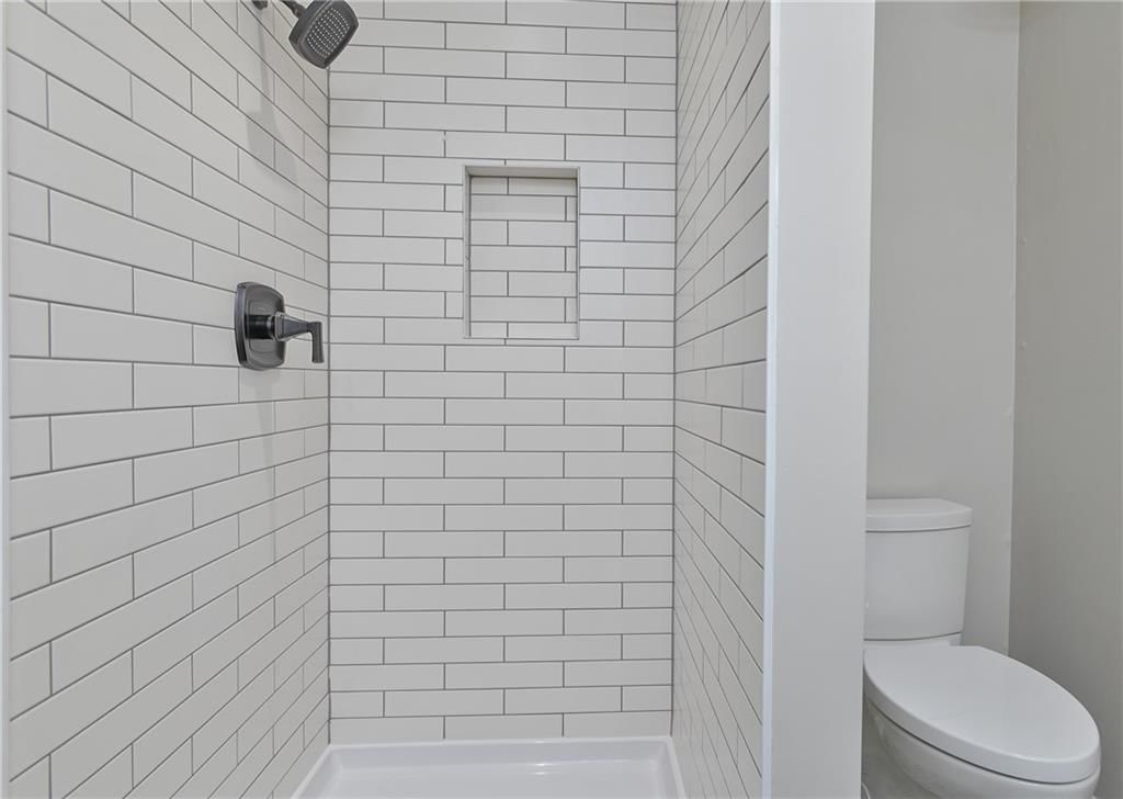 Photo 14 of 30 - 582 W Layton Street